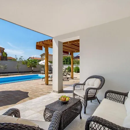 Mira - Krk147 By Interhome