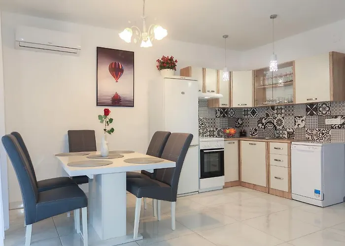 Mira By Interhome * Pinezići
