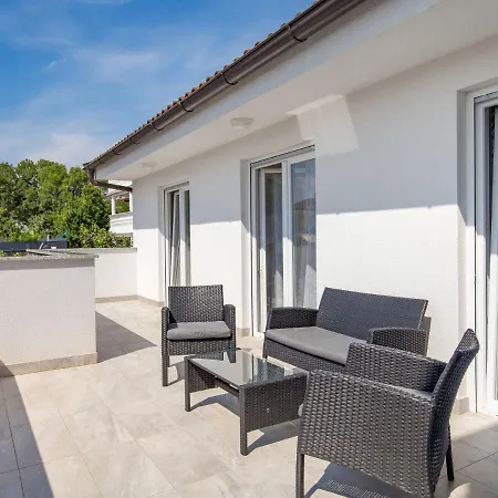 Feriehus Mira By Interhome Pinezići
