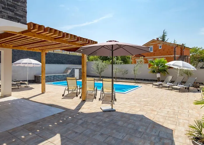 Mira By Interhome * Pinezići