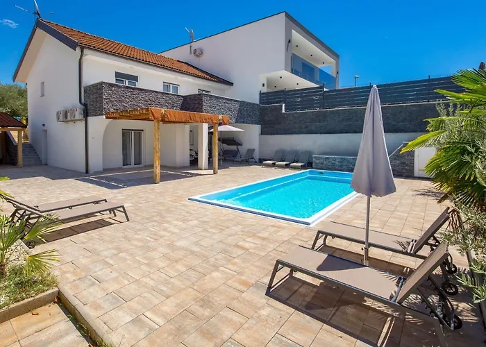 Mira By Interhome * Pinezići