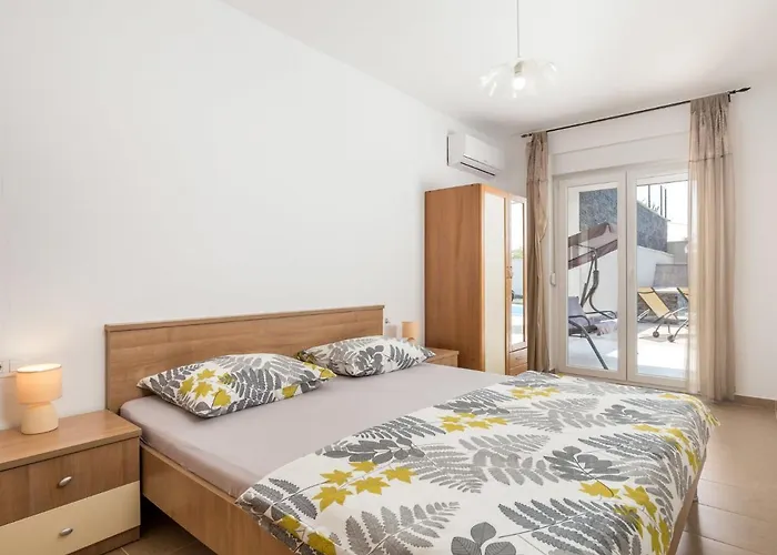 Mira By Interhome Pinezići